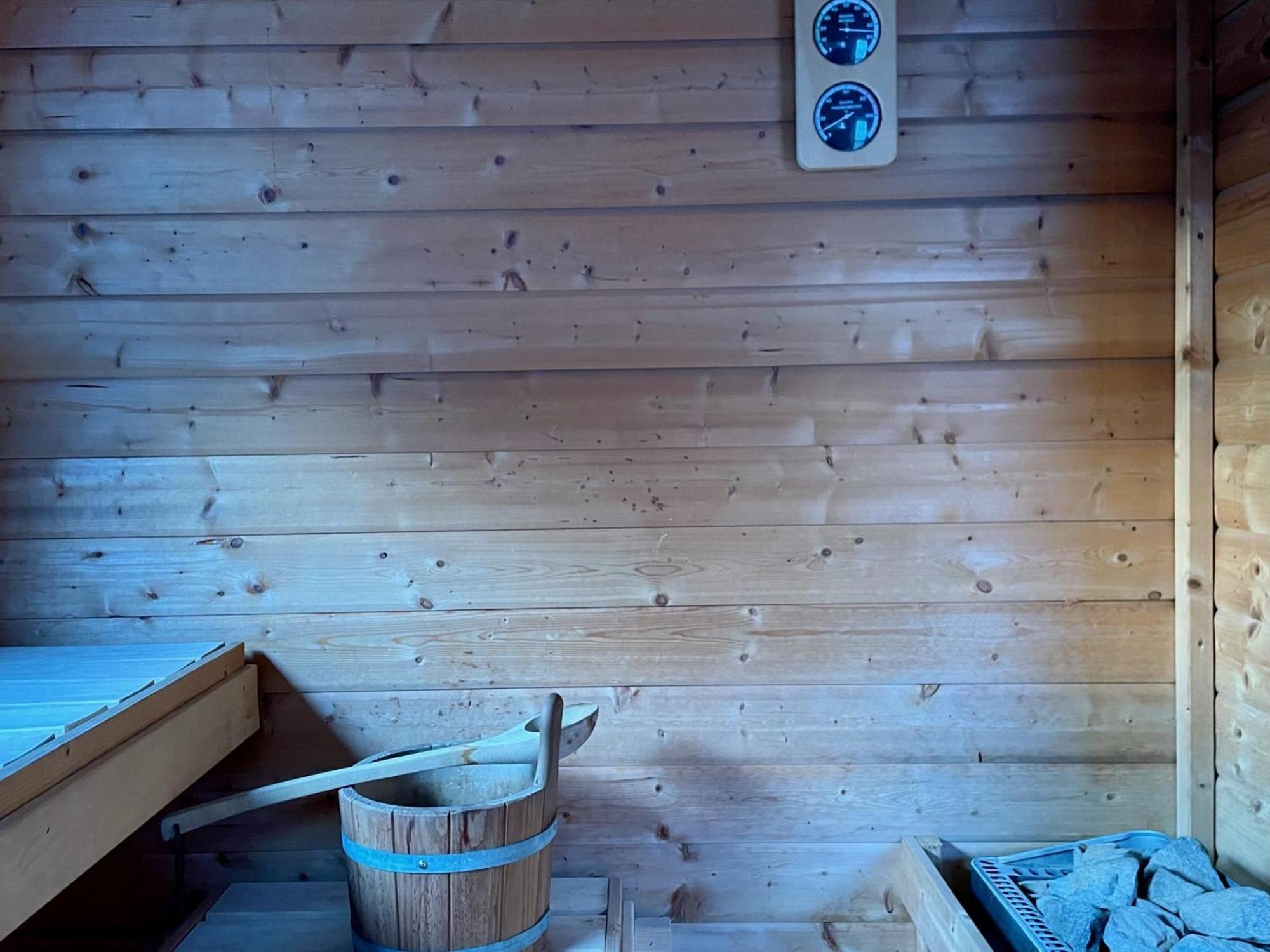 Modernes Holzhaus Im Skandinavischen Stil Mit Sauna, Garten Und 2 Katzen Norderstedt Eksteriør billede