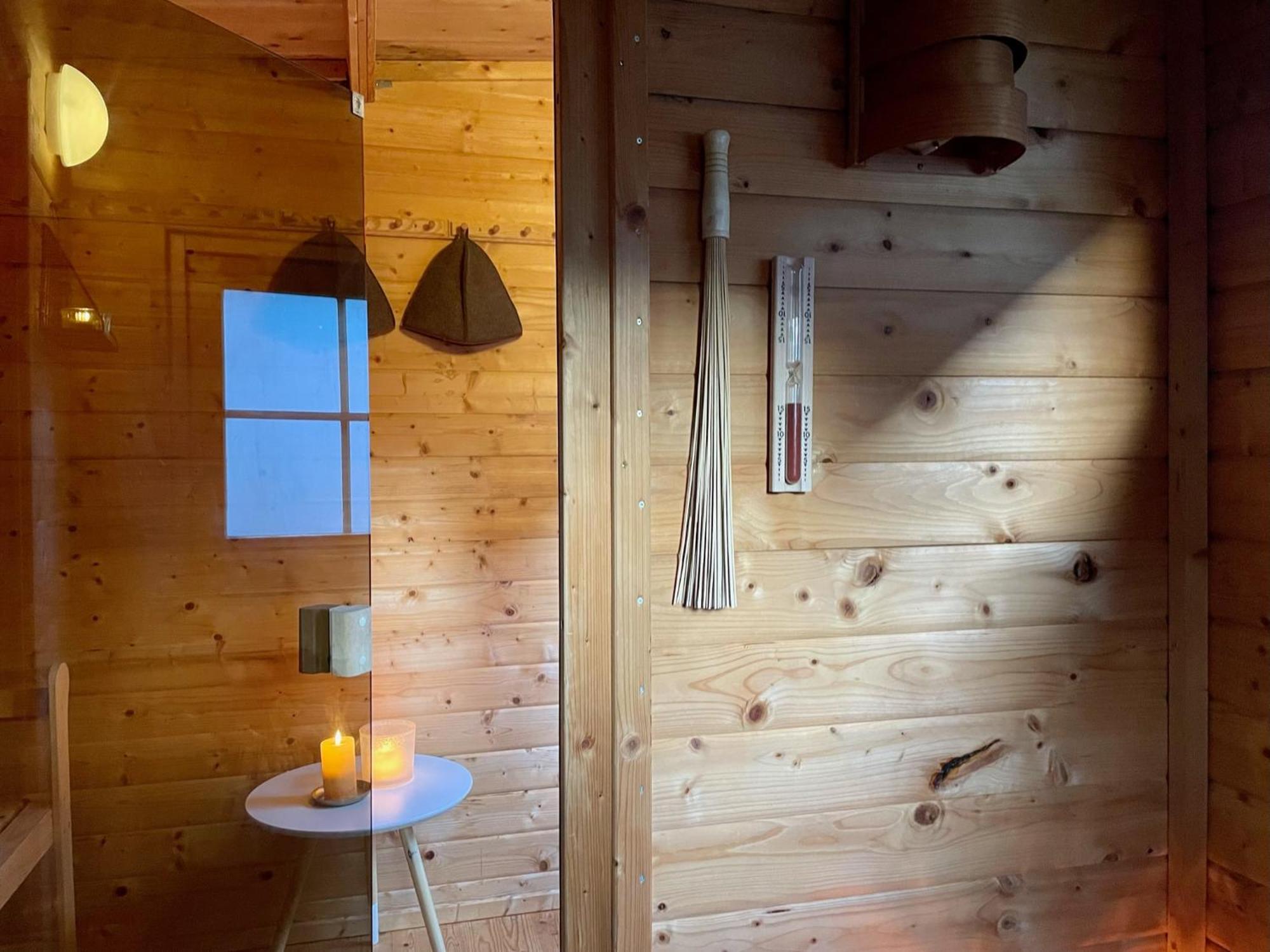 Modernes Holzhaus Im Skandinavischen Stil Mit Sauna, Garten Und 2 Katzen Norderstedt Eksteriør billede