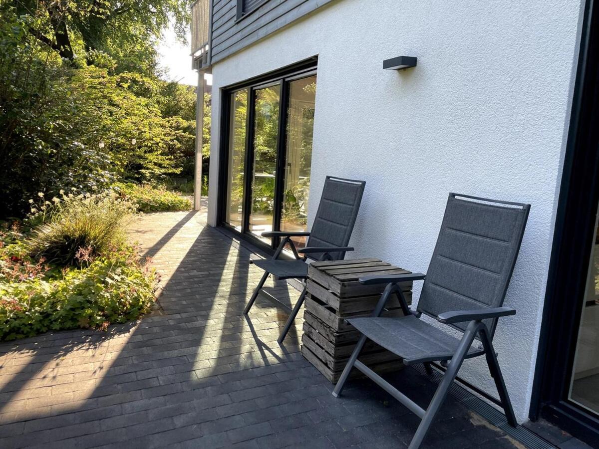 Modernes Holzhaus Im Skandinavischen Stil Mit Sauna, Garten Und 2 Katzen Norderstedt Eksteriør billede