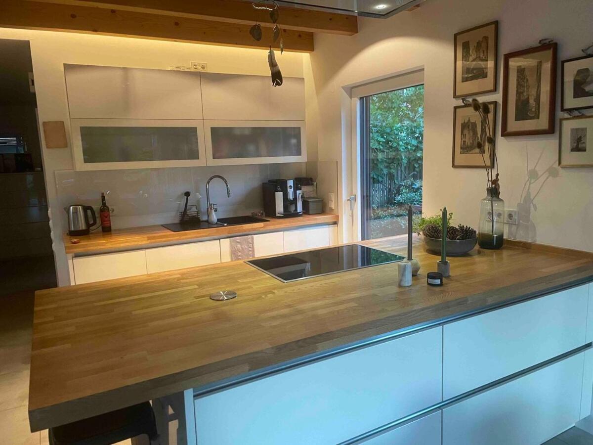 Modernes Holzhaus Im Skandinavischen Stil Mit Sauna, Garten Und 2 Katzen Norderstedt Eksteriør billede