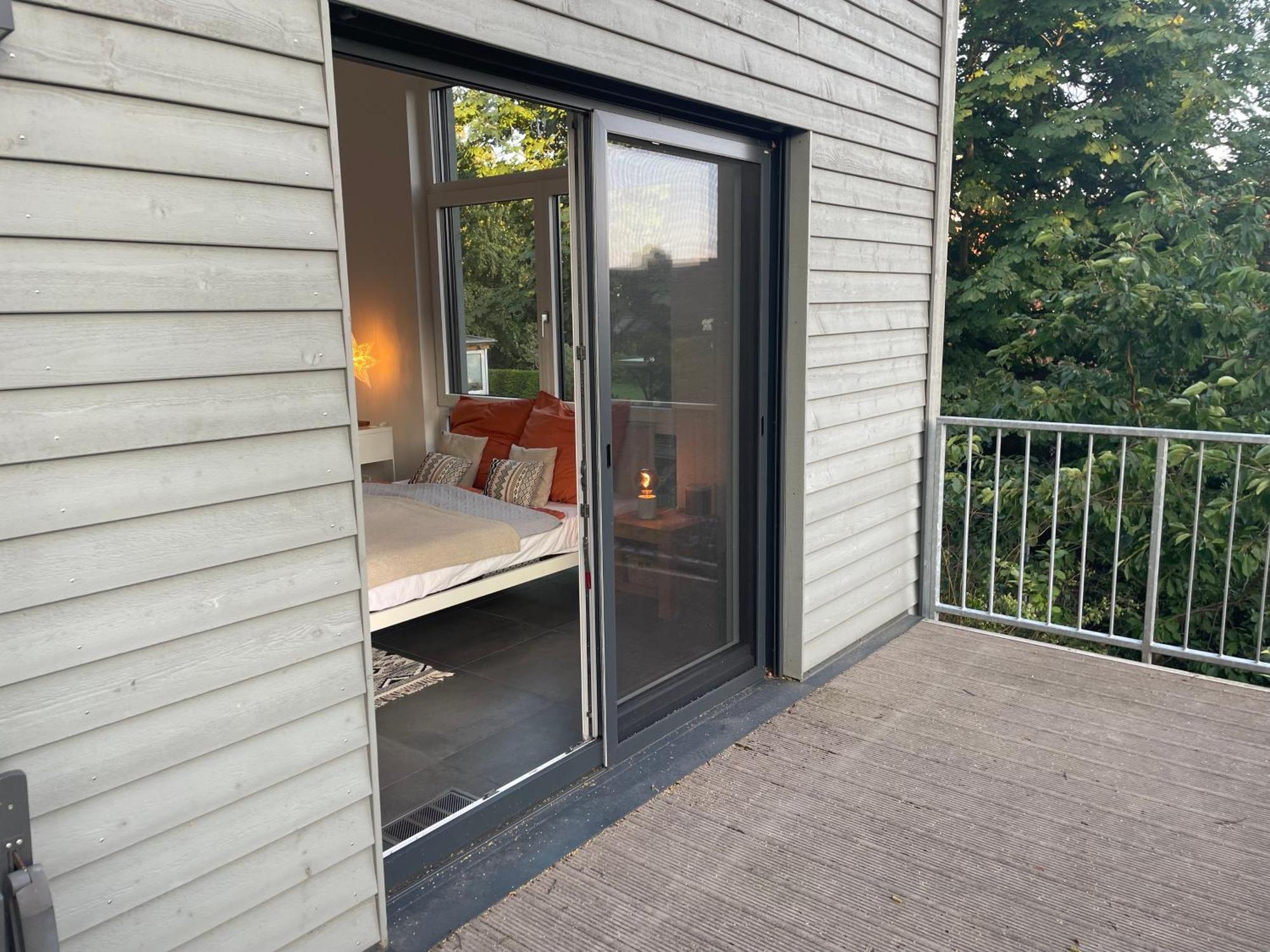 Modernes Holzhaus Im Skandinavischen Stil Mit Sauna, Garten Und 2 Katzen Norderstedt Eksteriør billede