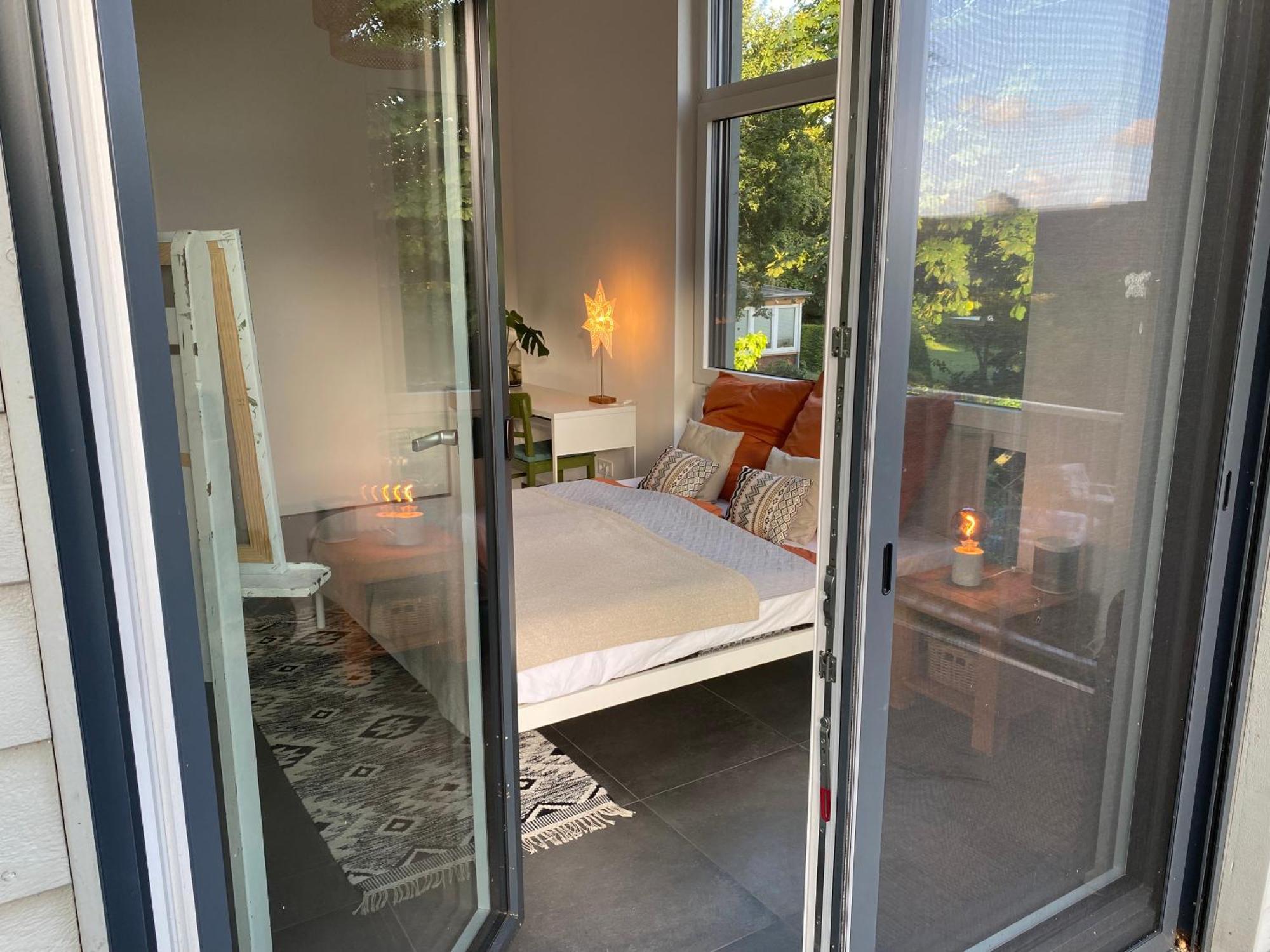 Modernes Holzhaus Im Skandinavischen Stil Mit Sauna, Garten Und 2 Katzen Norderstedt Eksteriør billede